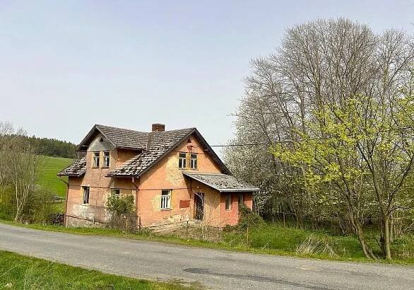 Rodinný dům s pozemky 1.658m2 v obci Hvožďany. | 1. Chodská realitní kancelář v.o.s. 