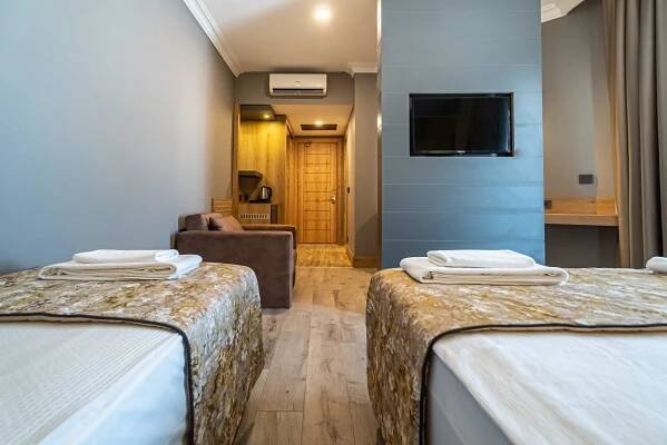 Větší pokoj pro až pro 3 dospělé a dítě do 10 let, hotel Side Amour, letovisko Side, Turecko, KM TRAVEL