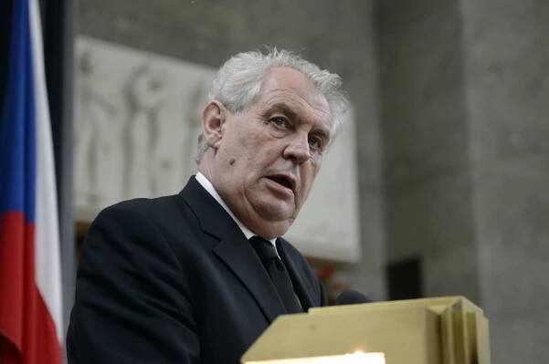 Komárek nechce otce v Levných knihách, daruje ho ANO. Klausovi výprodej nevadí