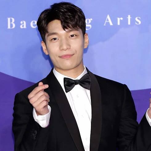 Meet Wi Ha-joon, Who Plays Hwang Jun-ho in 'Squid Game'