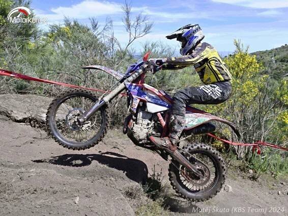 Ve druhém podniku Enduro GP v portugalském Valpacosu byli Češi v první desítce | Mo