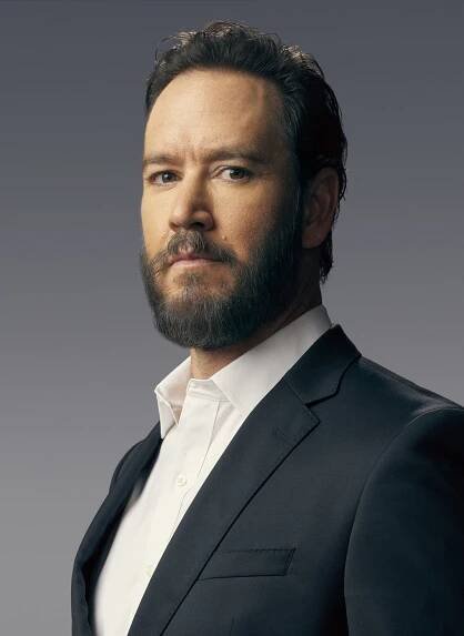 Close-up of Mark-Paul Gosselaar