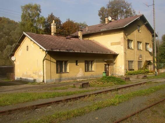 Zákolany (železniční zastávka)