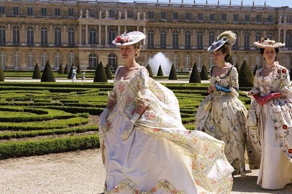 Marie Antoinetta - Z filmu - Kirsten Dunst, Céline Sallette, Judy Davis