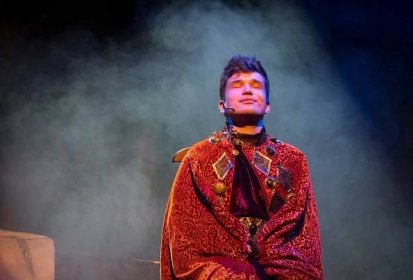 Mladý, rozmaznaný a drzý uhorský kráľ spôsobil, že milujem divadlo, tvrdí spevák Martin Harich | CS MUSIC