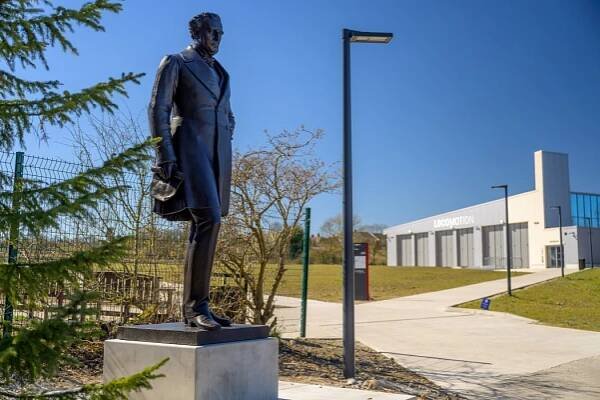 Robert Stephenson bronze statue | Locomotion