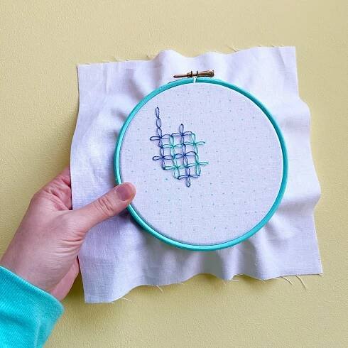 Link stitch geometric hoop | Hello! Hooray!