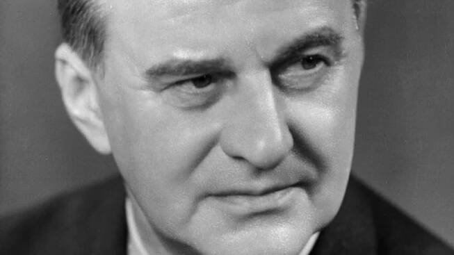Herec Josef Beyvl, hostinský z filmu Obušku, z pytle ven, dotočil a zemřel