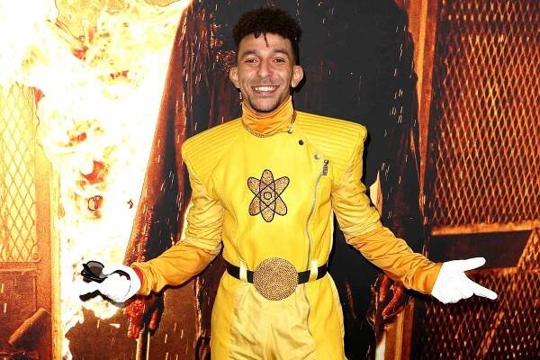 Goofy fatality: Holes star Khleo Thomas wins Mortal Kombat tournament in Goofy Movie costume