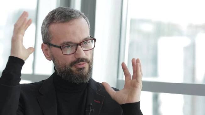 Terapeut Vojtko: Chlastáme a zároveň se týráme. Vztahy jsou těžké a porno nám stačí, vládne strach ze samoty