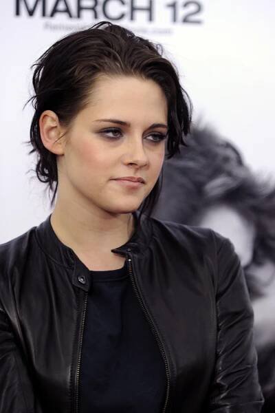 Černé vlasy Kristen Stewart