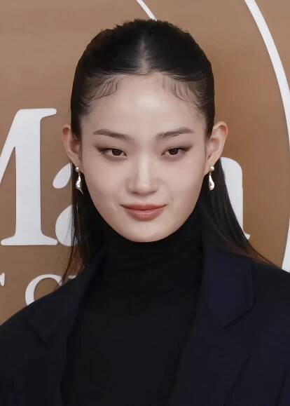 Hyun Ji Shin