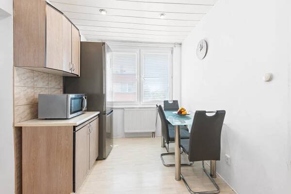 Prodej bytu 3+1, 88m2, balkon, lodžie, sklep, Černilov | Reality.iDNES.cz 