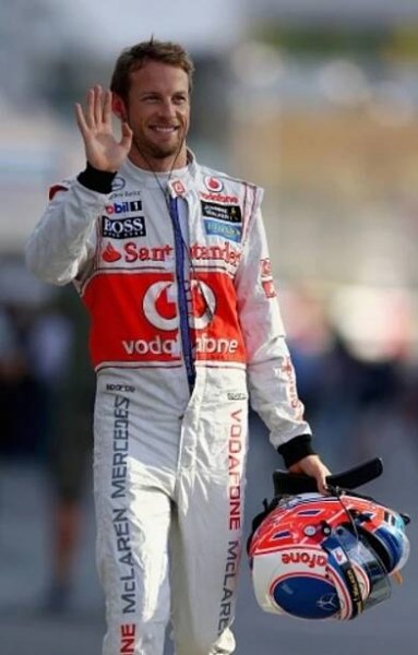 V Suzuce začaly nejlépe McLareny, druhý trénink ovládl Webber
