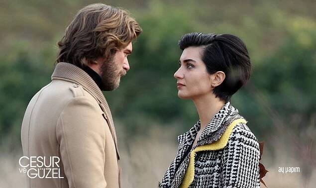 Odvážný a krásná - Epizoda 9 - Z filmu - Kıvanç Tatlıtuğ, Tuba Büyüküstün