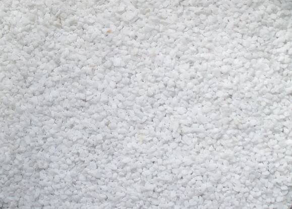 Mramorová moučka z Carrarského mramoru - zrnitost 1,2-1,8 mm