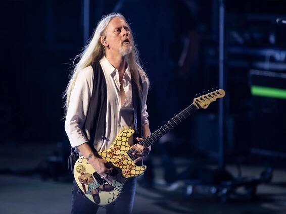Jerry Cantrell with a G&L Rampage
