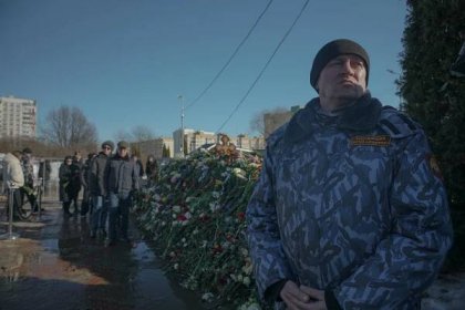 Throughout the weekend, people are bringing flowers to Alexei Navalny's grave. Photos