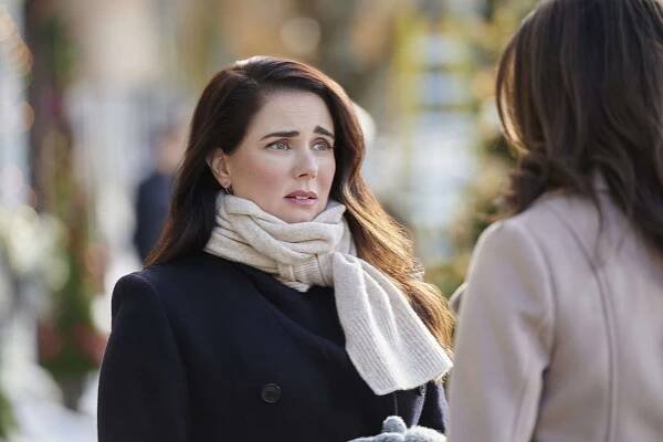 Love, Lights, Hanukkah! - Z filmu - Mia Kirshner