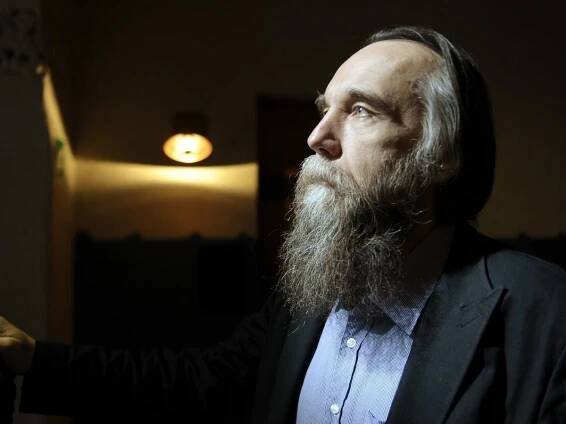 Alexandr Dugin: Ultrakonzervativní ideolog a pravá ruka Putina, který přežil pokus o atentát