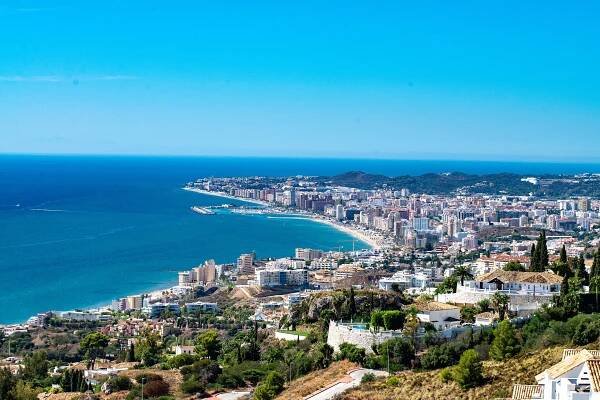 Soubor:A view of Fuengirola (48829279762).jpg – Wikipedie
