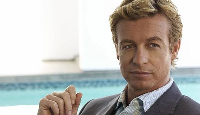 FOTO: Kam se poděl opěvovaný sexsymbol? Mentalista Simon Baker zarostl a pořádně přibral!