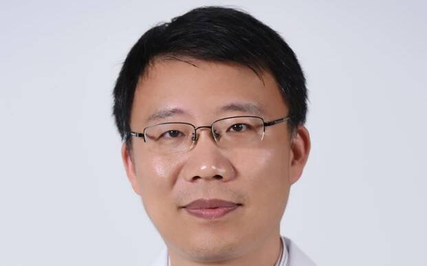 Dr. Zhang Wei: TCM pomáhá k vyššímu účinku integrativní péče. Byliny, granule i masáže podporují západní léčbu | HOSPITALin