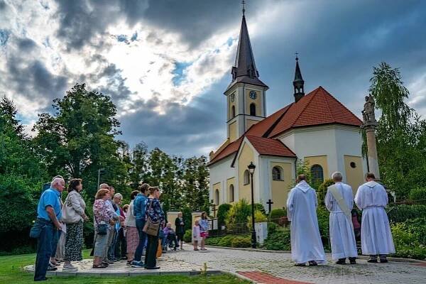 Fotogalerie: Farnost Moravská Ostrava o víkendu putovala i děkovala - Církev.cz