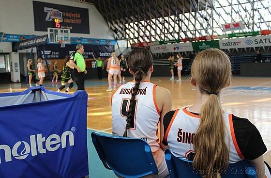 Hráčky Basketu Ostrava do 19 let bojují v hale Tatran.