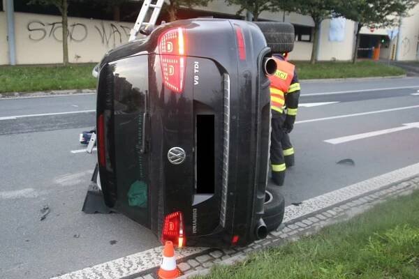 Zlínský kriminalista zadržel ve svém volnu hledaného recidivistu. Ten předtím havaroval a od nehody utekl - ZLIN.CZ