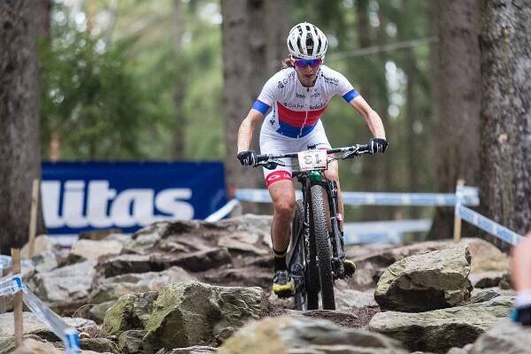 Závod SP kategorie žen elite v cross country horských kol v Novém Městě na Moravě.