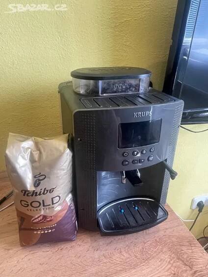 Automatický kávovar Krups + balení 1kg kávy Tchibo
