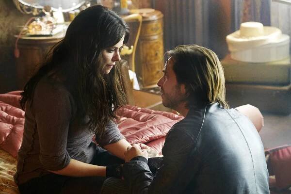 12 opic - Poslání - Z filmu - Emily Hampshire, Aaron Stanford