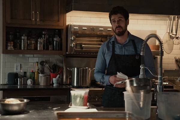 Servant - Úl - Z filmu - Toby Kebbell