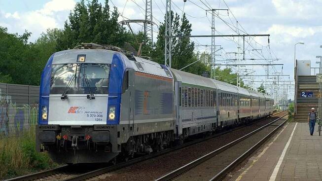 Polská lokomotiva "EU44" v barvách PKP Intercity