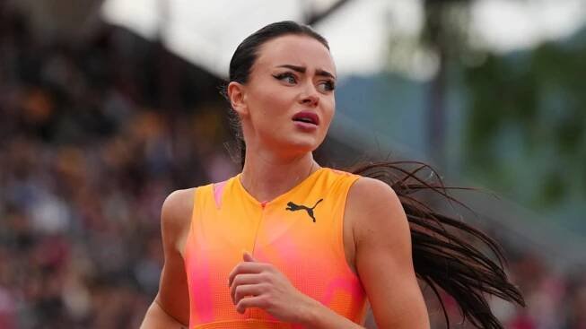 Atletka Nikola Bendová vyměnila fotbalistu za ženu. Tvoří pár s účastnicí Survivoru
