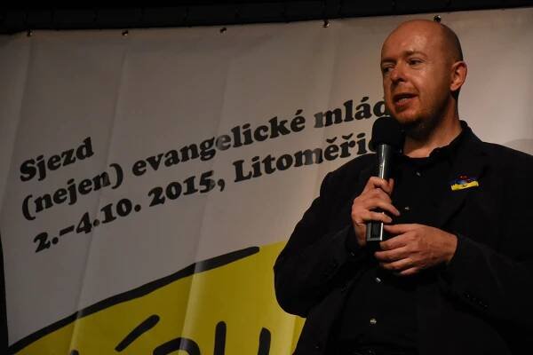 Soubor:Martin-C-Putna-přednáší-na-Sjezdu-nejen-evangelické-mládeže-v-Litoměřicích2015d.jpg – Wikipedie