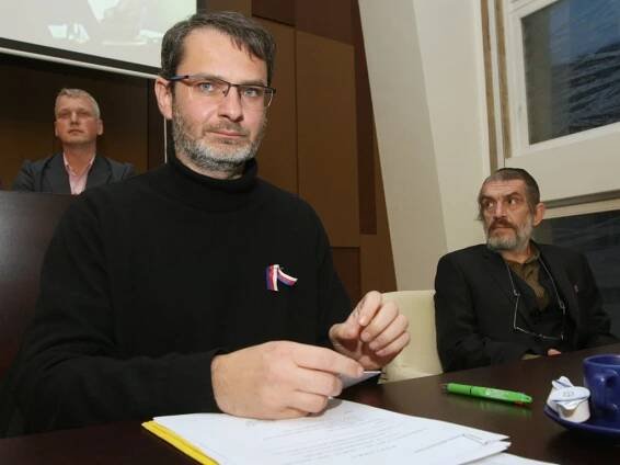Ústí vede Josef Zikmund. Mandík složil mandát