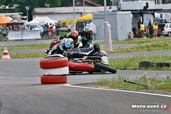 Ještě jednou Hradec Králové 2017 - fotogalerie z nedělních závodů... - Moto.cz