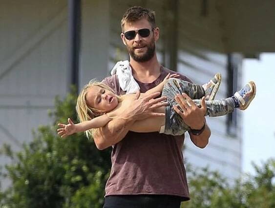 Tristan Hemsworth with his dad Chris Hemsworth