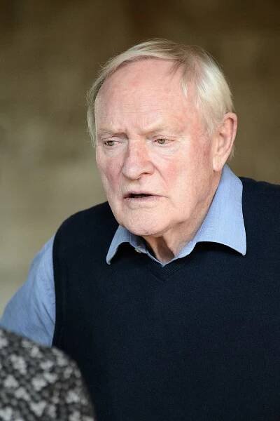 Soubor:Julian Glover 2014.jpg – Wikipedie