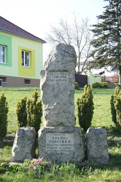 Památník školy 50 let