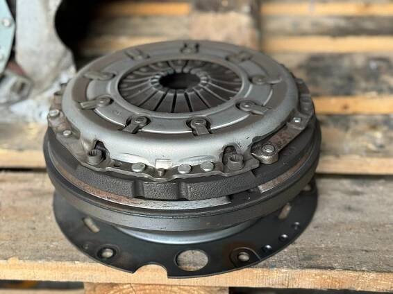 Dvouhmotový setrvačník AUDI A4 A5 1.8 TFSI CDH motor 120 160 170 PS Spojka setrvačník dvouhmota | VWAudi.cz 