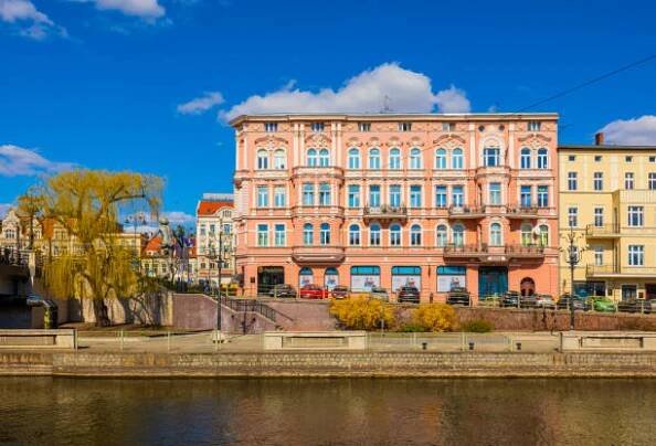 bydgoszcz, polsko - panoramatický výhled na historické centrum města podél řeky brdy - bydhošť - stock snímky, obrázky a fotky