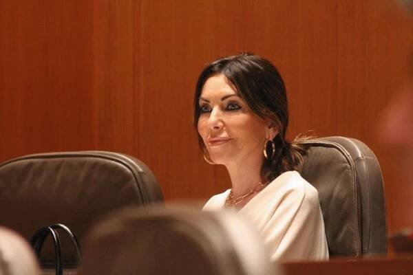 Marta Fernández of far-right Vox becomes speaker of Cortes de Aragón after accord with PP