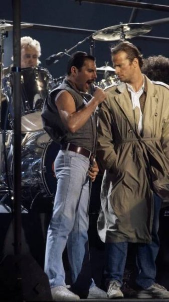 Freddie Mercury s Christopherem Lambertem při natáčení klipu k písničce z filmu Highlander.