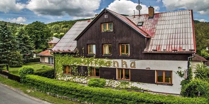Podzimní relax v Jeseníkách s polopenzí a wellness + 50% sleva na pobyt pro děti
