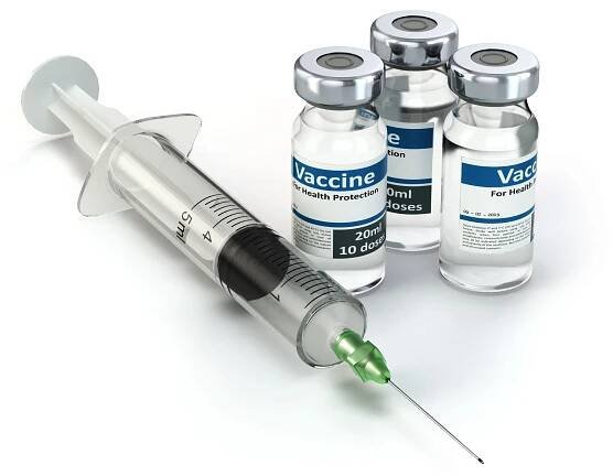 Vaccine-in-vial-with-syringe-21sjdw8-900x675
