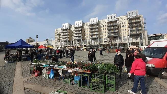 FOTO, VIDEO: Dva sobotní trhy v Mostě. Rozdíl byl obrovský, podívejte se