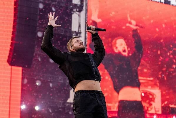 Po operaci už se baví: Karolína Plíšková dováděla na koncertě Imagine Dragons: V sexy tílečku baštila párek v rohlíku